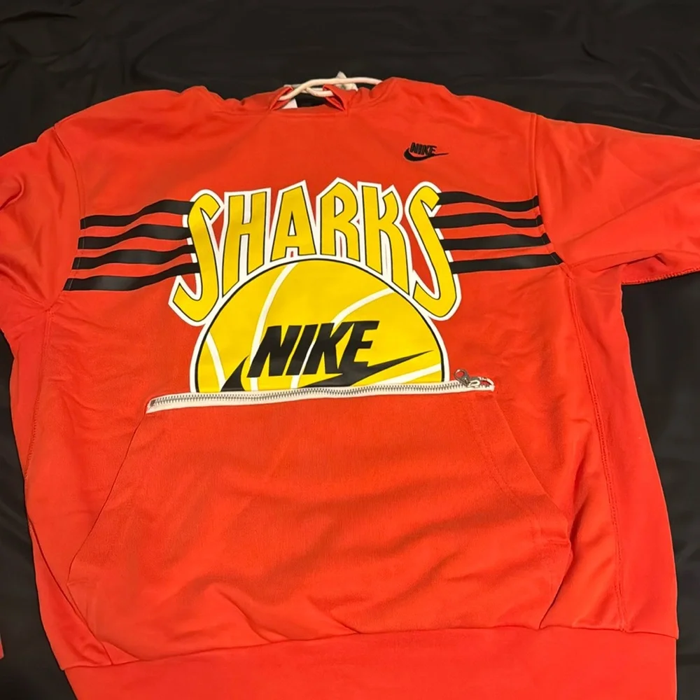 Nike hoodie - Picture 1 of 5